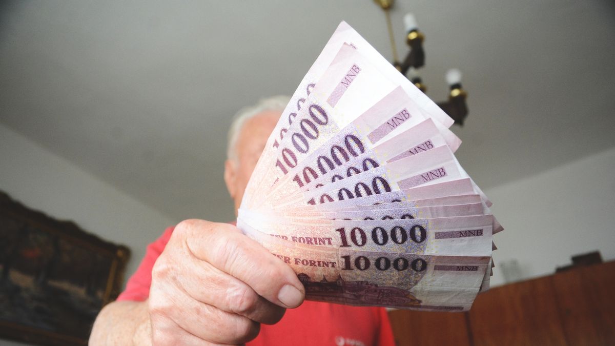 Jó hír a nyugdíjasoknak, ennyivel nő a nyugdíjak reálértéke