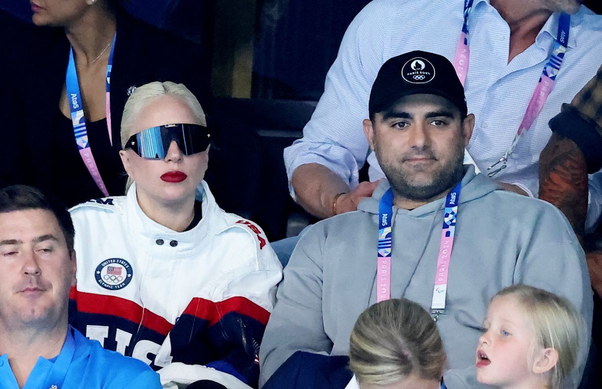 Lady Gaga et son fiancé Michael Polansky assistent à la victoire de Léon Marchand sur 400 m 4 nage lors des Jeux Olympiques de Paris 2024 (JO) à Paris La Defense Arena à Nanterre