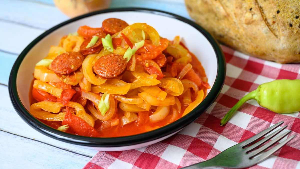 Traditional,Hungarian,Letcho,(lecsó),With,Sausage