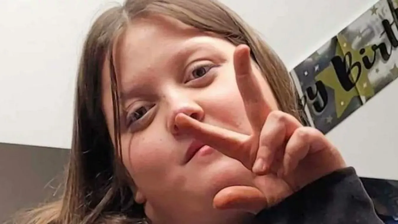 Hiába keltegette hasfájós lányát az anya