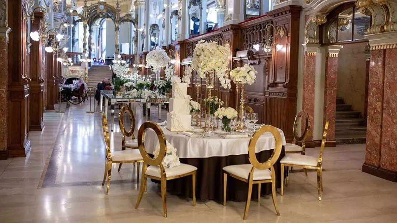 Órákig állnak sorba, hogy bejussanak: ez a turisták kedvence