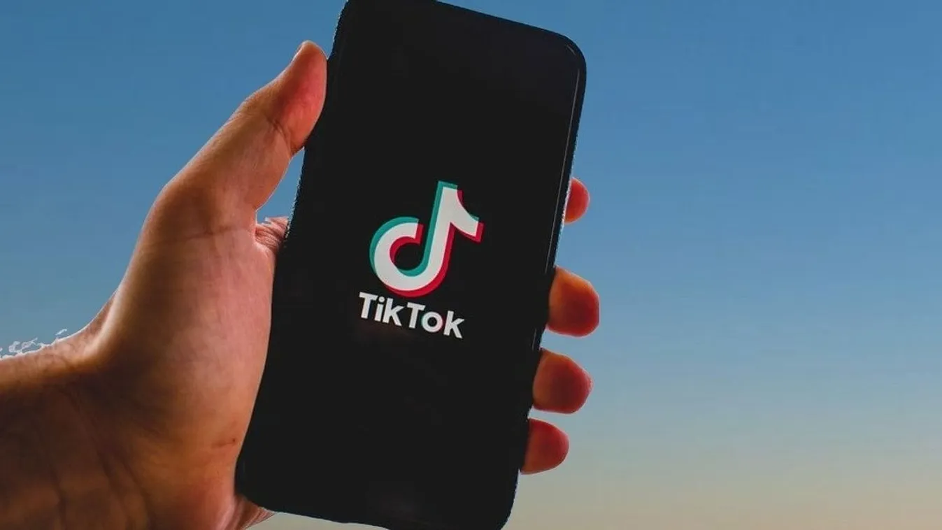 A TikTok miatt halt meg ez a tündéri 10 éves kislány, az anya perli a vállalatot