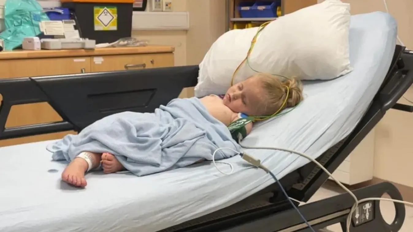 A 2 éves kislány fél csésze jeges italba halt majdnem bele