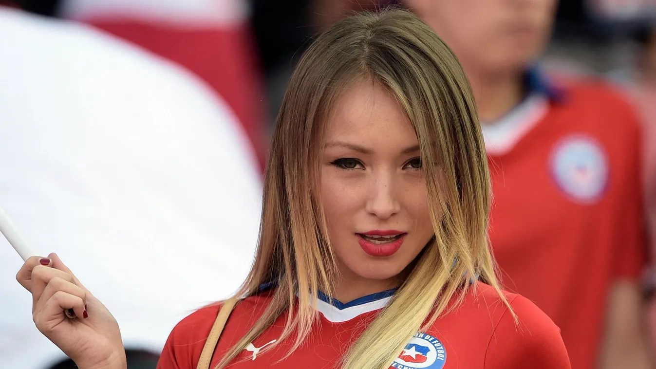 Mindene látszik, melltartó nélkül táncol Ronaldo exe – videó