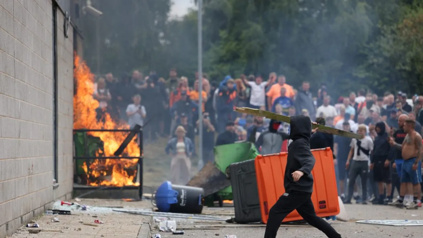 Megölt gyerekek, terjedő zavargások Angliában