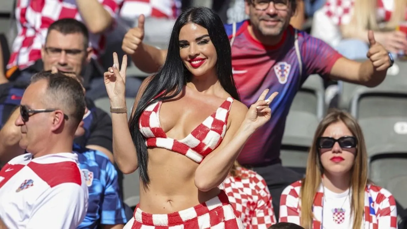 Új szakmában domborít a kebelcsoda szurkolólány