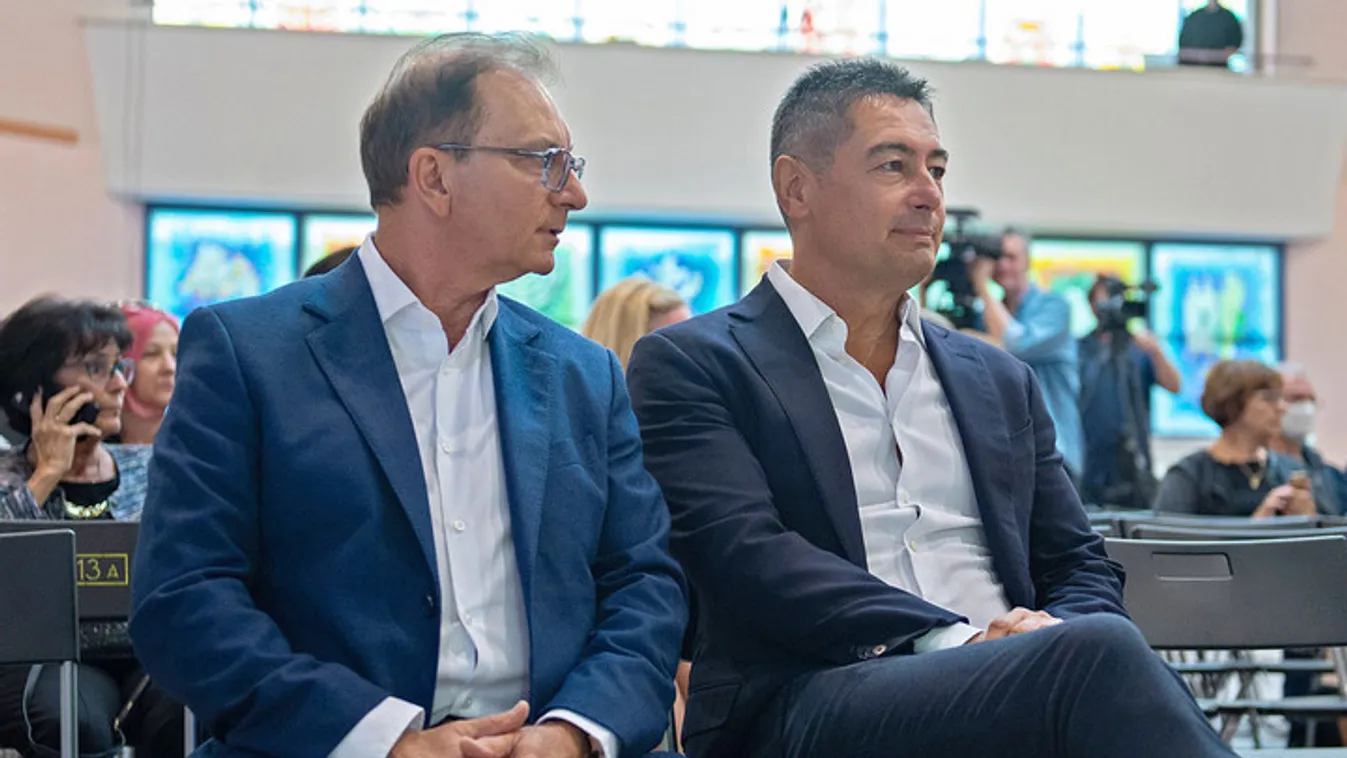 Vádat emeltek négy híres szocialista politikus ellen.