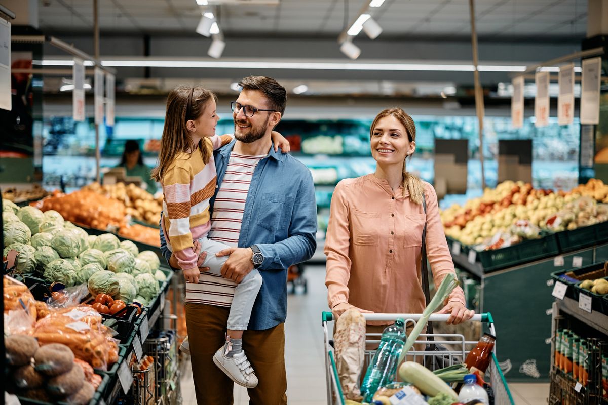 Happy,Parents,With,Small,Daughter,Shopping,In,Supermarket.