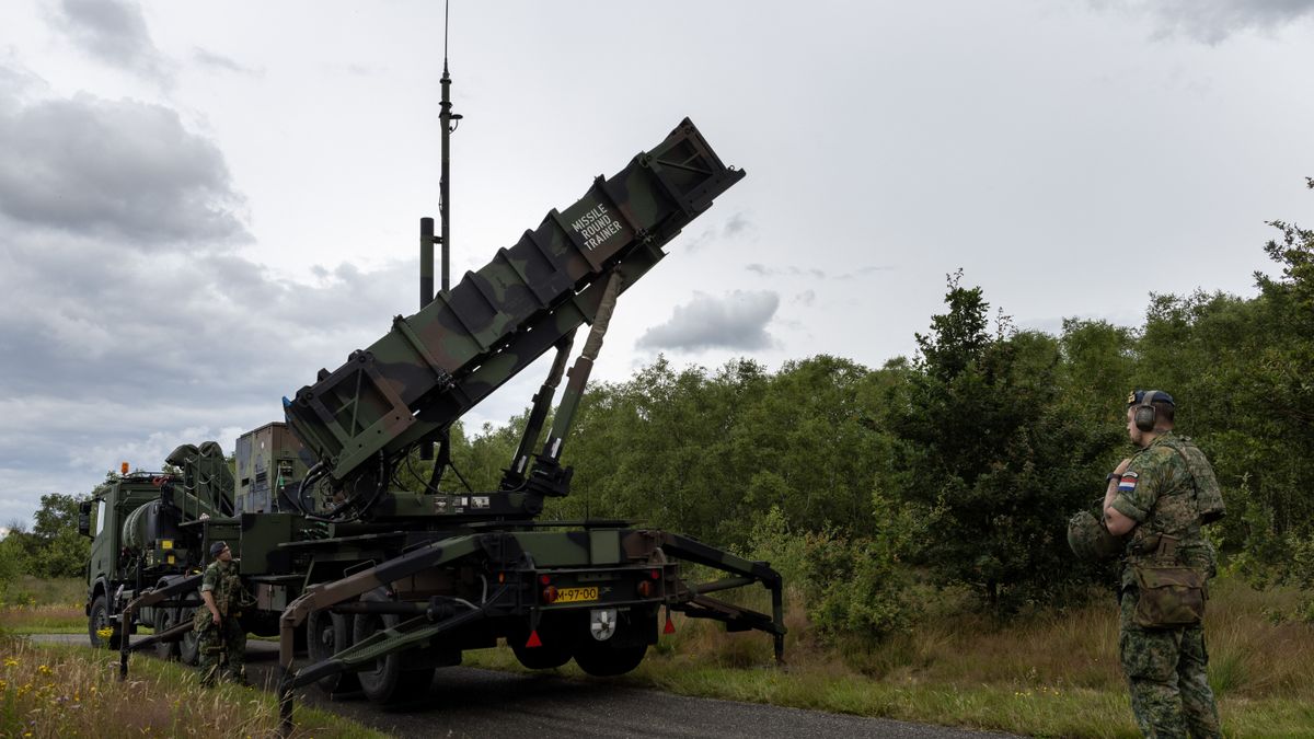 Zelenszkij a NATO-val lövetné le az orosz rakétákat Ukrajna felett – Ripost