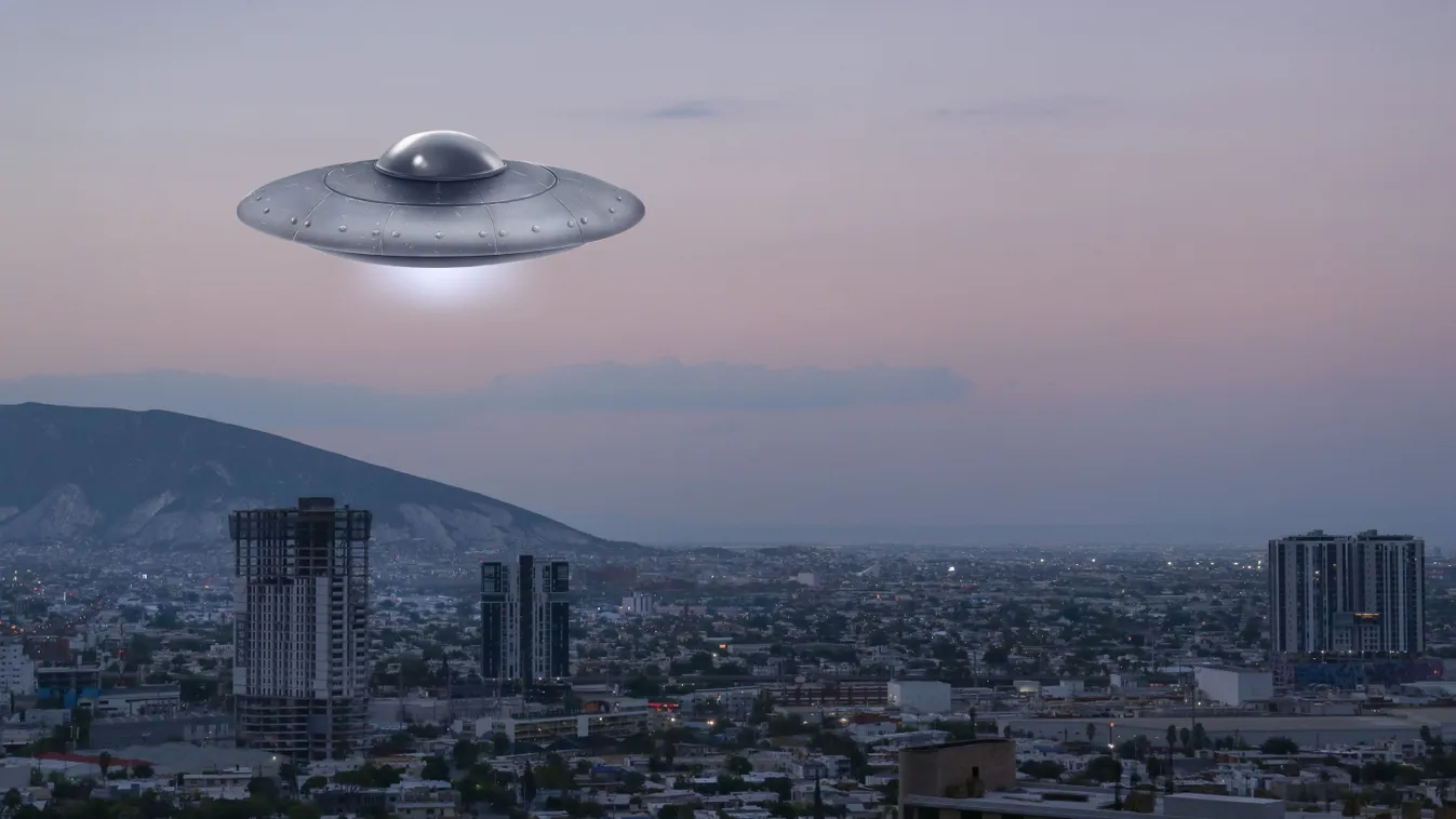 Itt a felvétel: UFO szállt a tó fölé, villanással tűnt el
