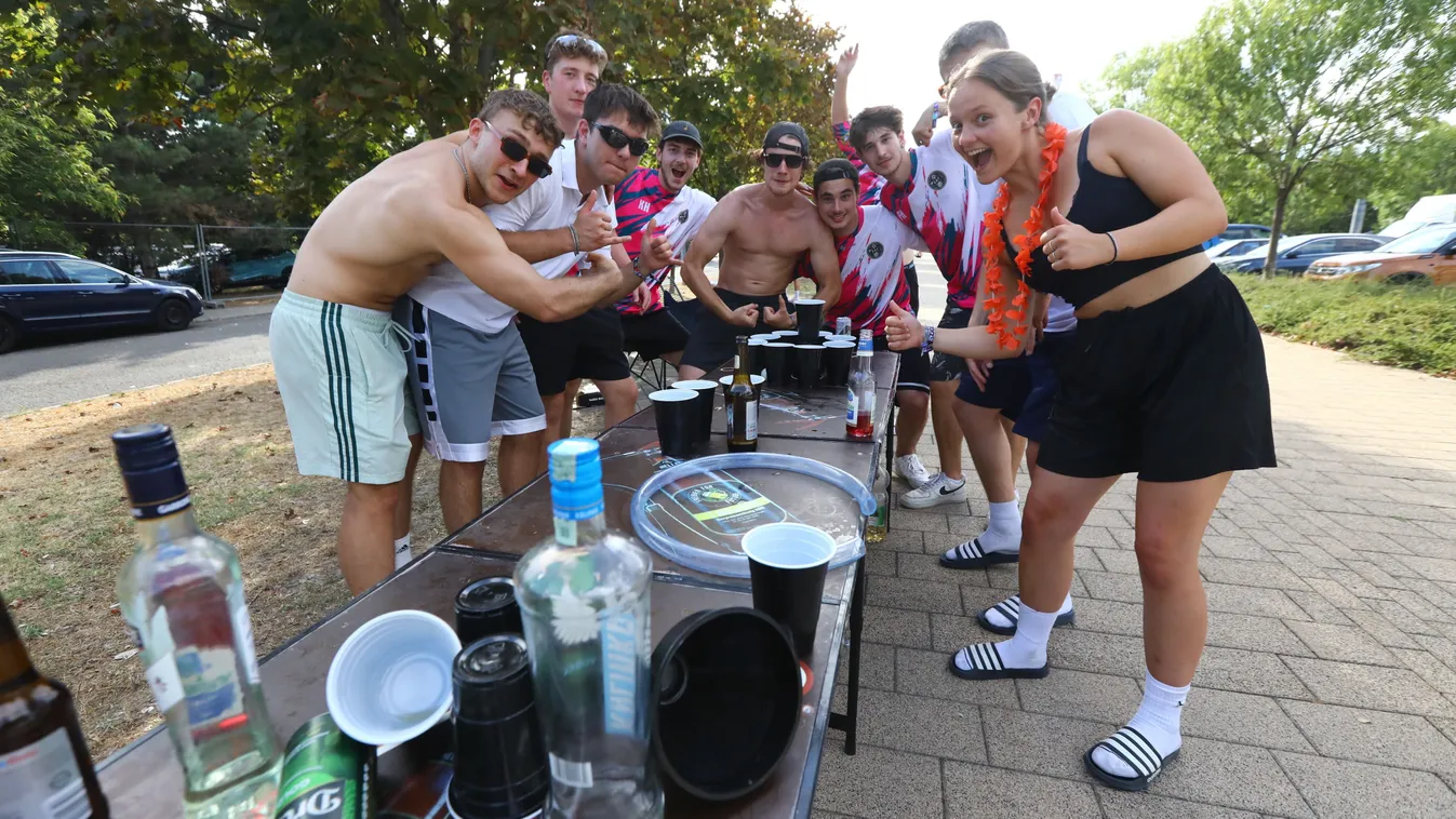 Már a közeli boltban megkezdték az alapozást a Szigetre