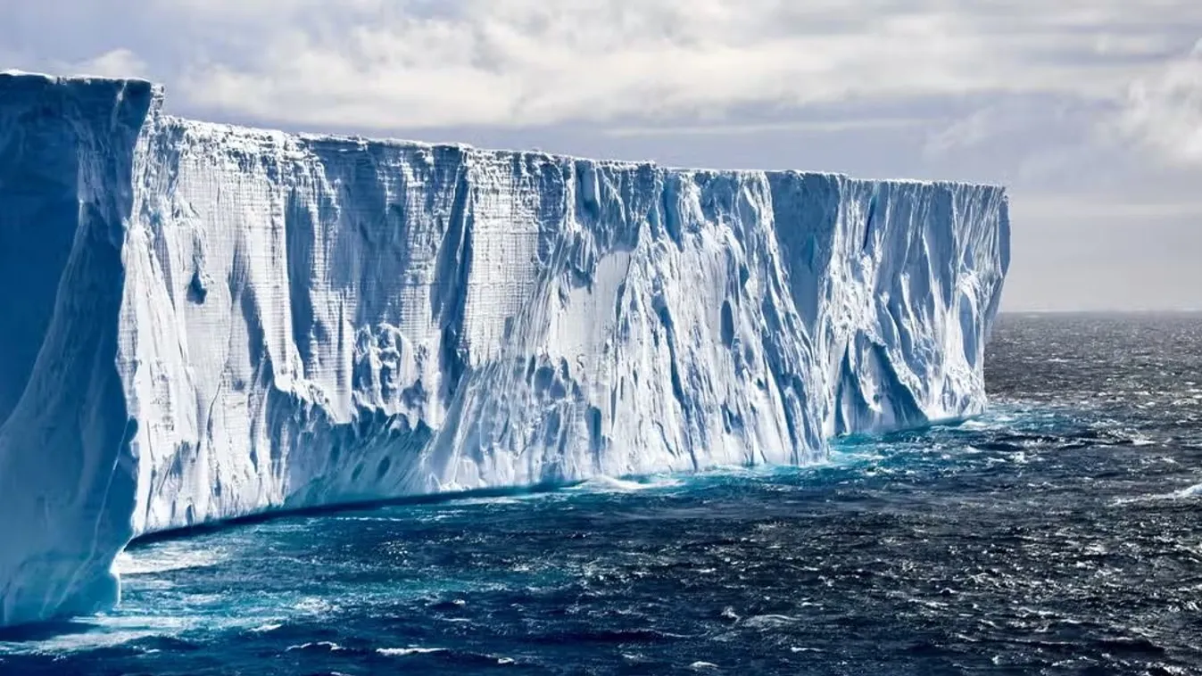 A világ legnagyobb jéghegyét foglyul ejtette egy örvény