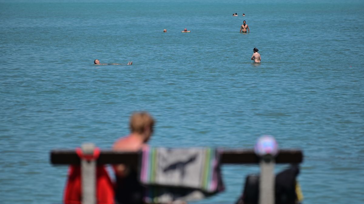 Dráma Siófokon, egyik pillanatról a másikra nyelt el egy fürdőzőt a Balaton