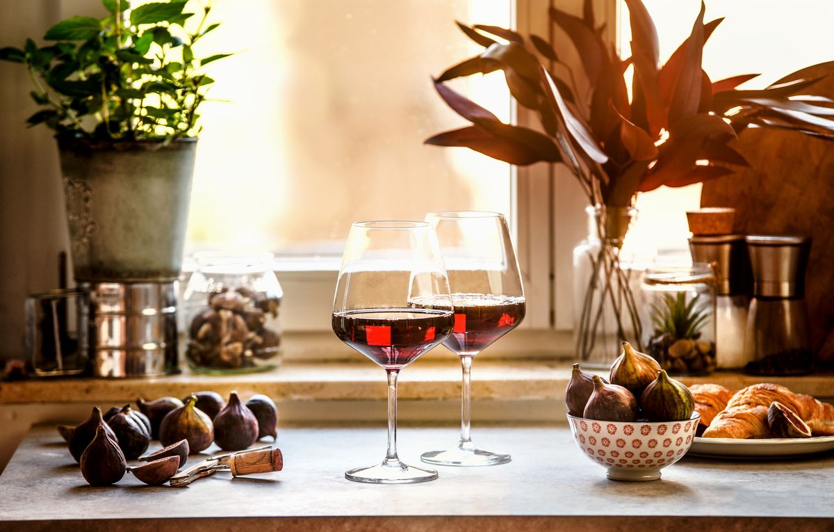 Two,Glasses,Red,Wine,On,Kitchen,Table,With,Figs,At