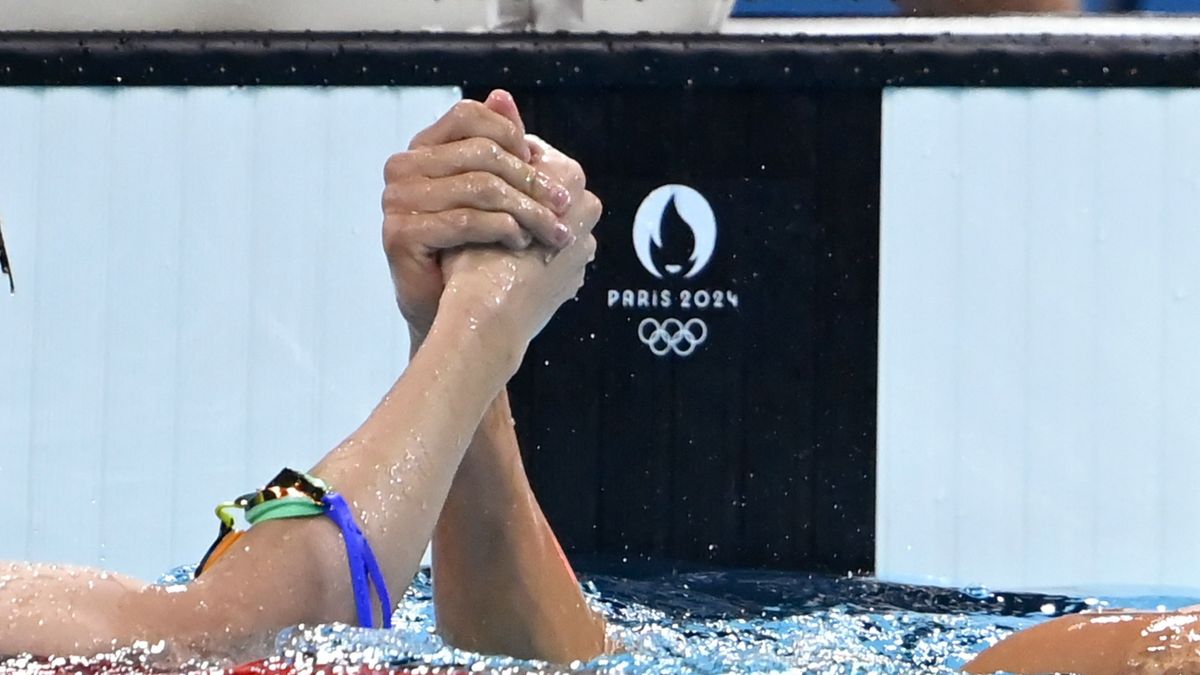 Áll a bál a párizsi olimpia körül: Csalással vádolják a magyar úszó aranyérmes ellenfelét?