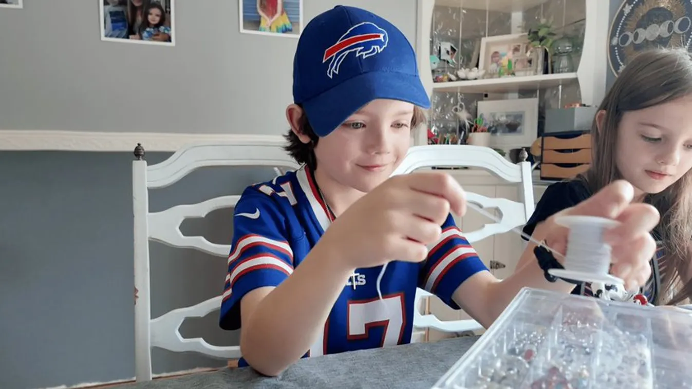 Egy 9 éves kisfiú megható módon jótékonykodik