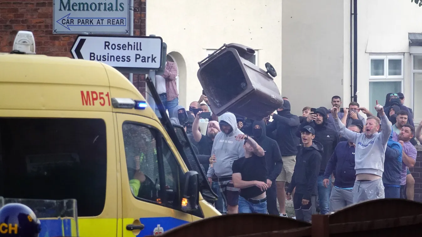 Elegük van az embereknek a migránserőszakból