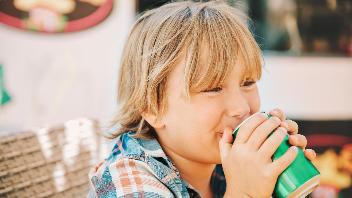 Alkoholmentes sört iszik a gyerek? Ezért lehet nagyon veszélyes