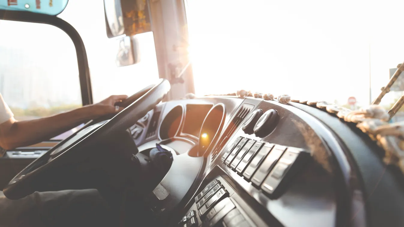 15 éves autista fiú kötötte el az utasokkal teli buszt