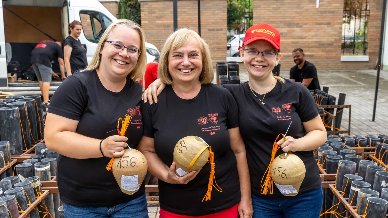 Így szereli a tűzijáték rakétáit a pirotechnikus család