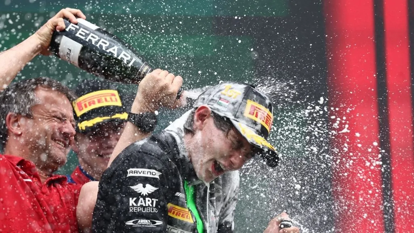 Kockáztat a Mercedes, ismeretlen pilóta lesz Hamilton utódja