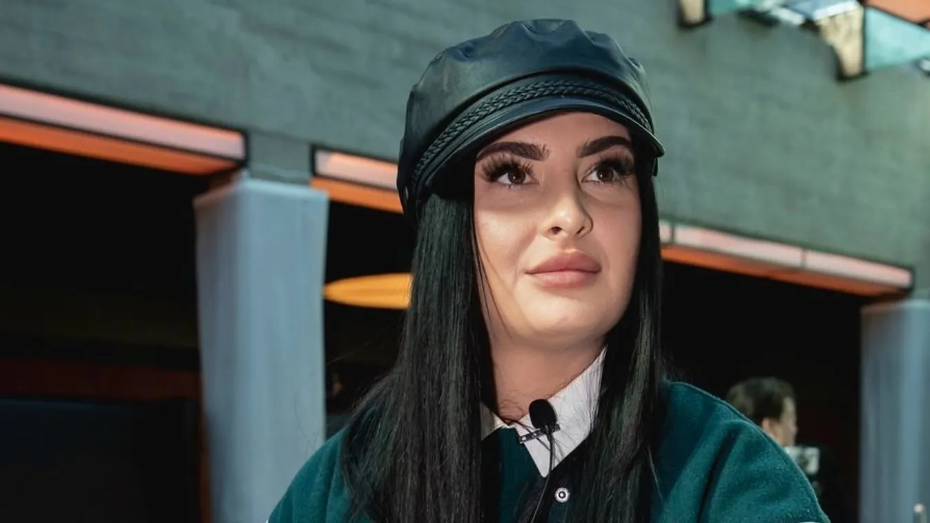 „Azok a cicik” – Bikinire vetkőzött Nemazalány – Fotó