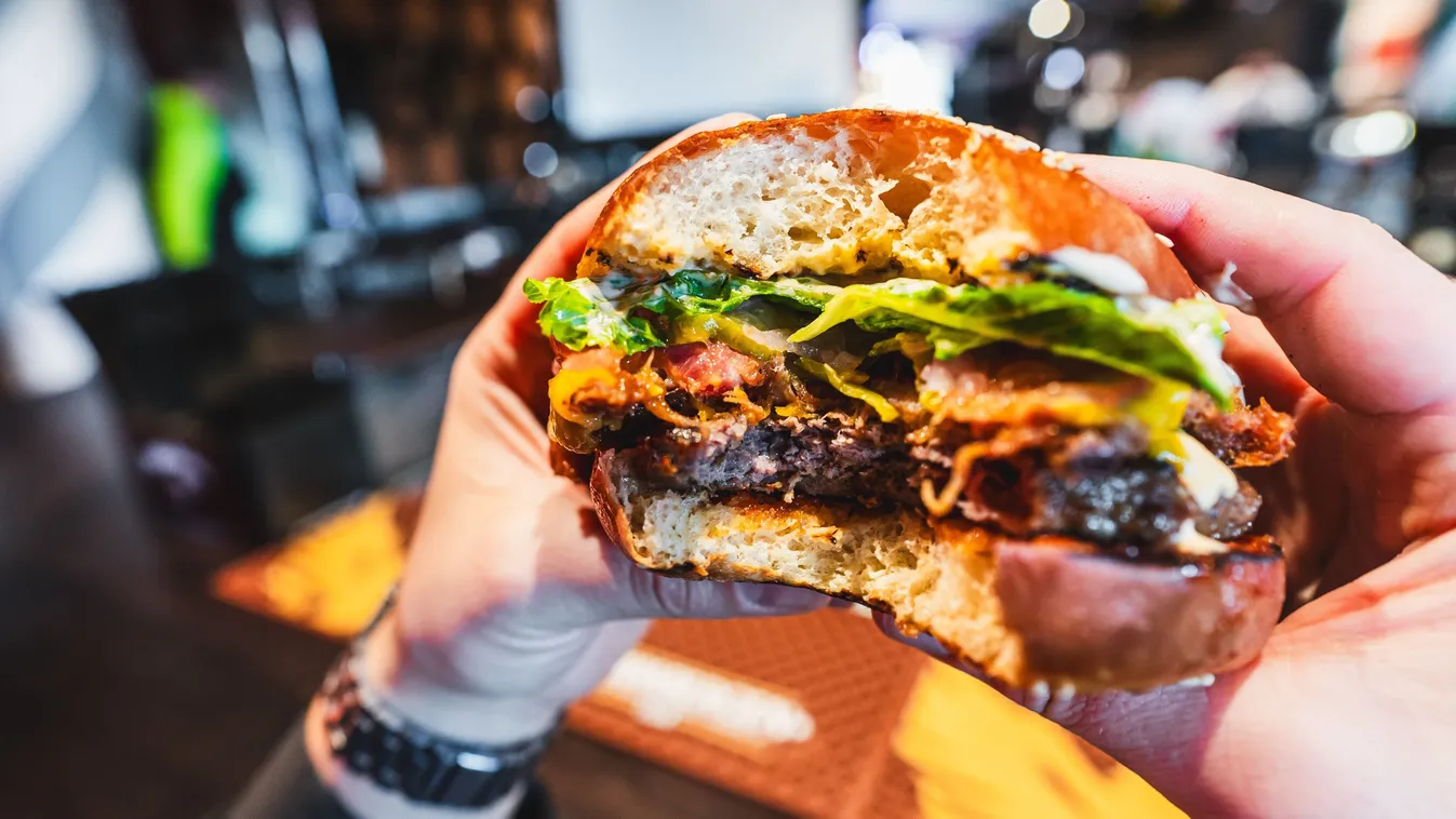 Vért találtak a hamburgerben
