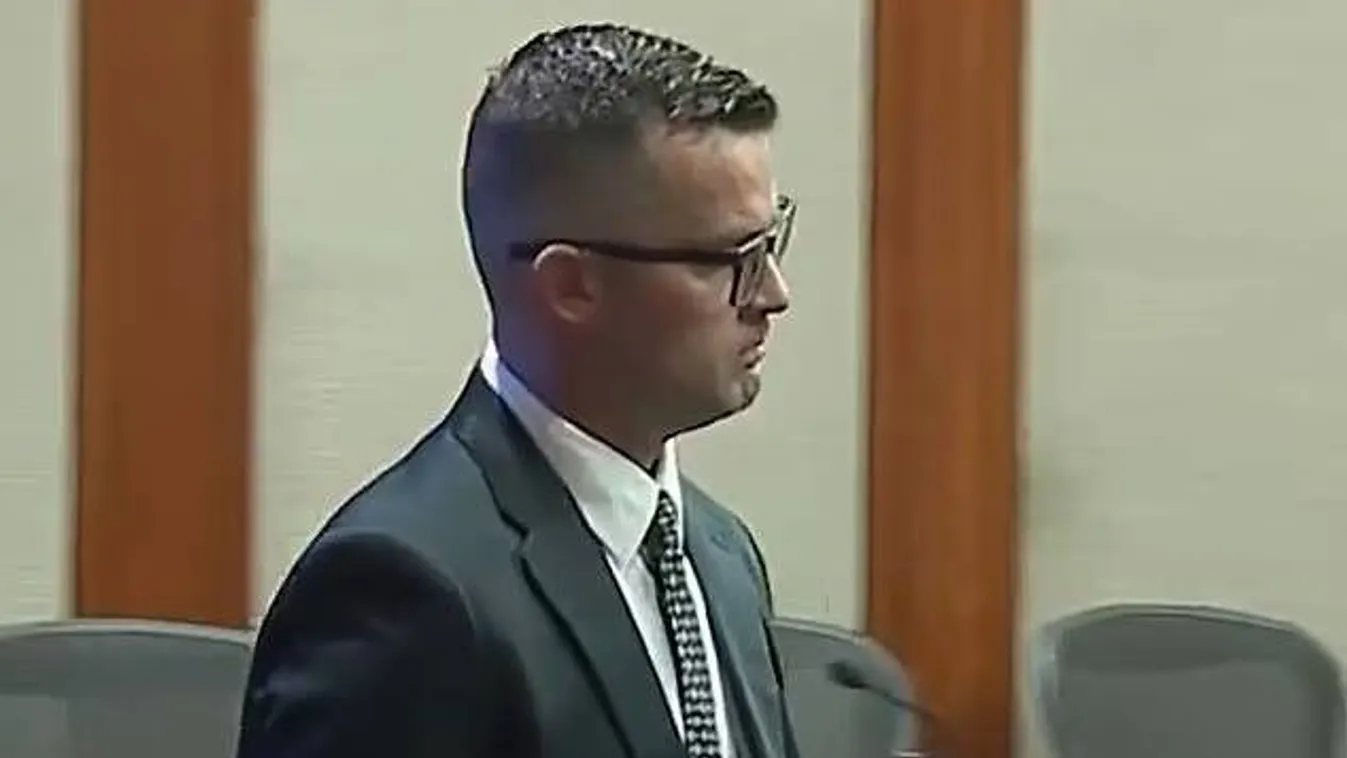 Ő az az apa, aki hagyta meghalni a kislányát a forró kocsiban, míg ő videójátékkal játszott