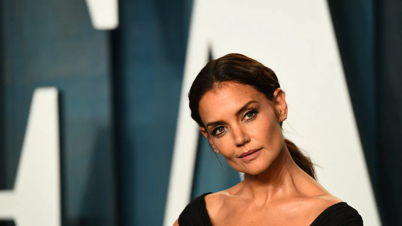 Katie Holmes újra hódít: Nanushka leopárdmintás ingjével diktálja a divatot!