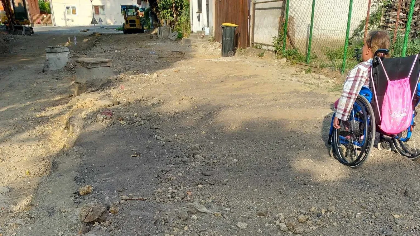 Útburkolók mentették meg a 23 éves kerekesszékes Nórát