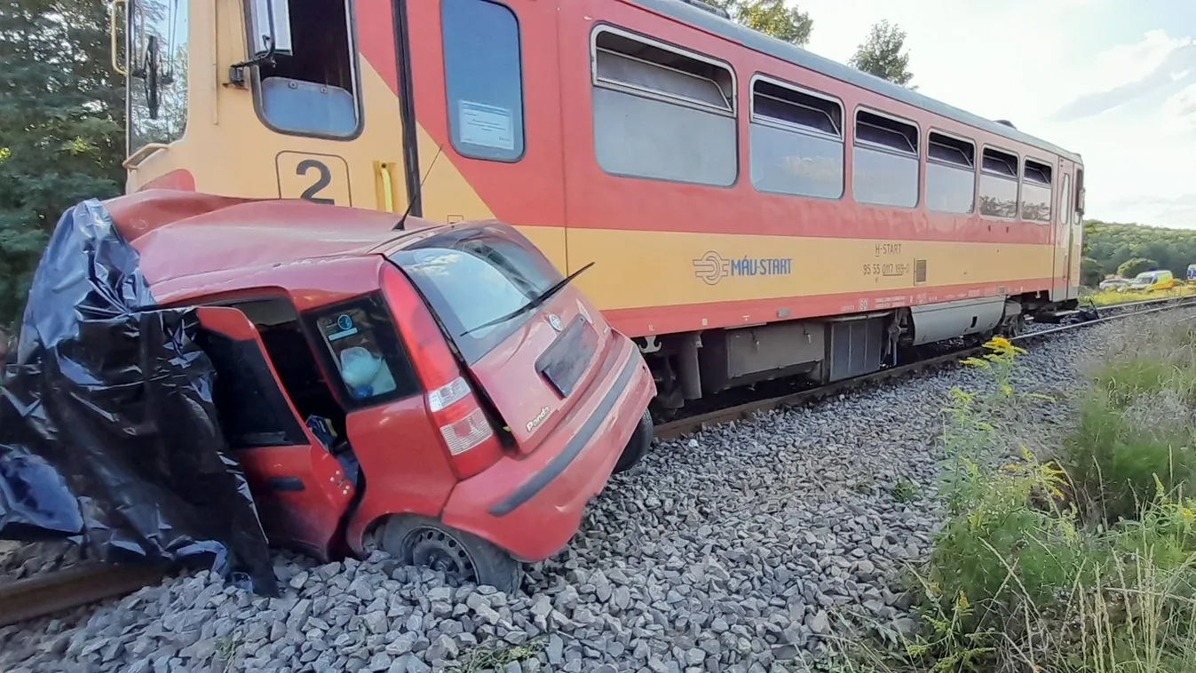 Tragédia Baján: vonat elé hajtott a nyugdíjas tanárnő