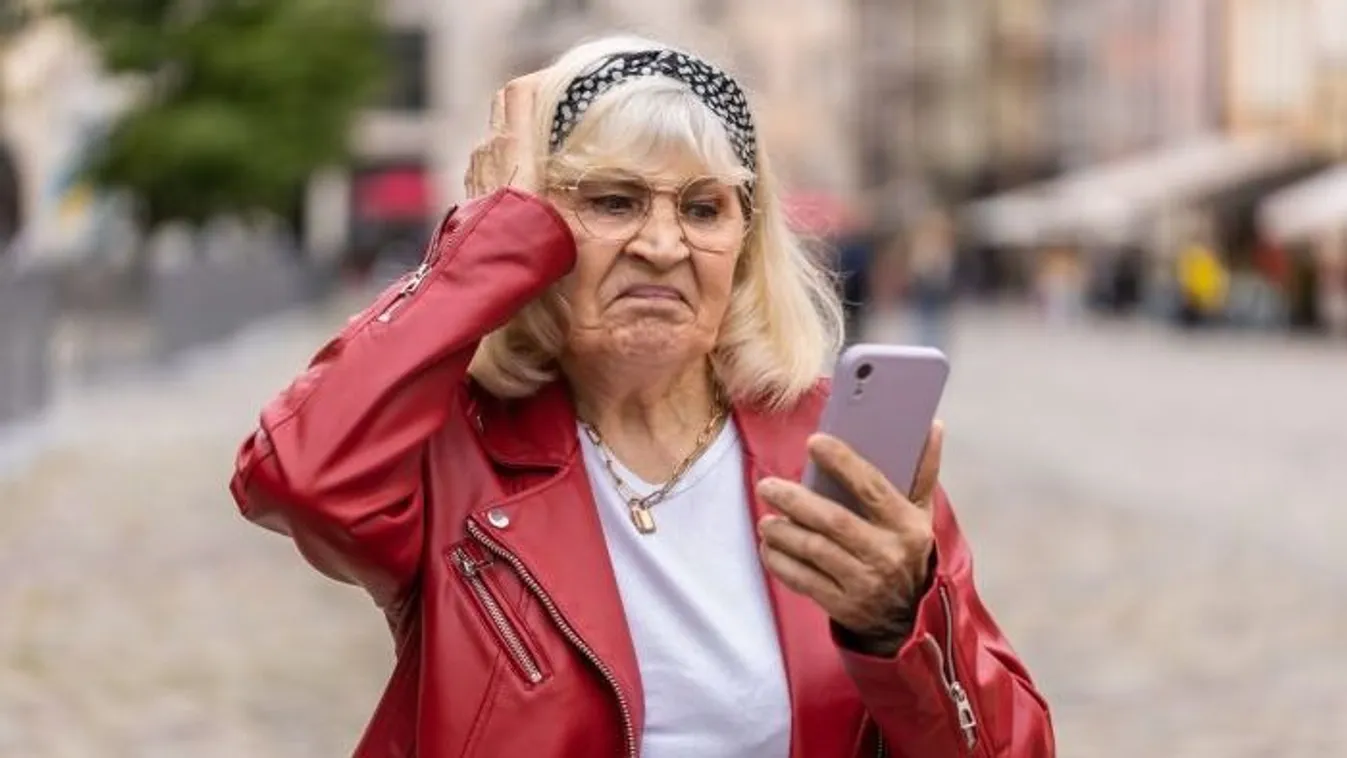 Bugyiban és pólóban sétálgatott egy zavarodott nő Gödöllőn