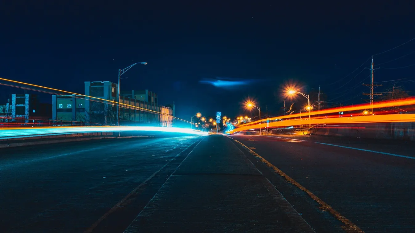 Rémisztő fantom mászkál a kocsik között az 51-esen