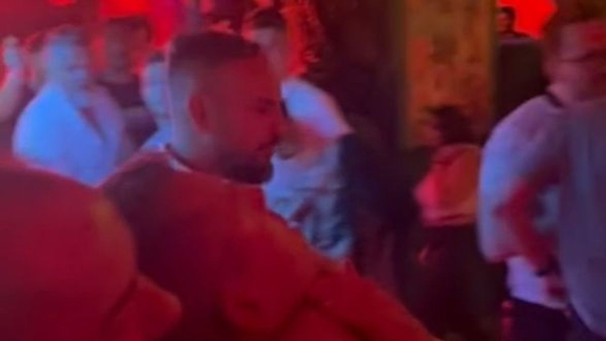Magyar Péter, a bulibáró most kórházi haknikörúttal próbálja feledtetni a végigbulizott nyarat