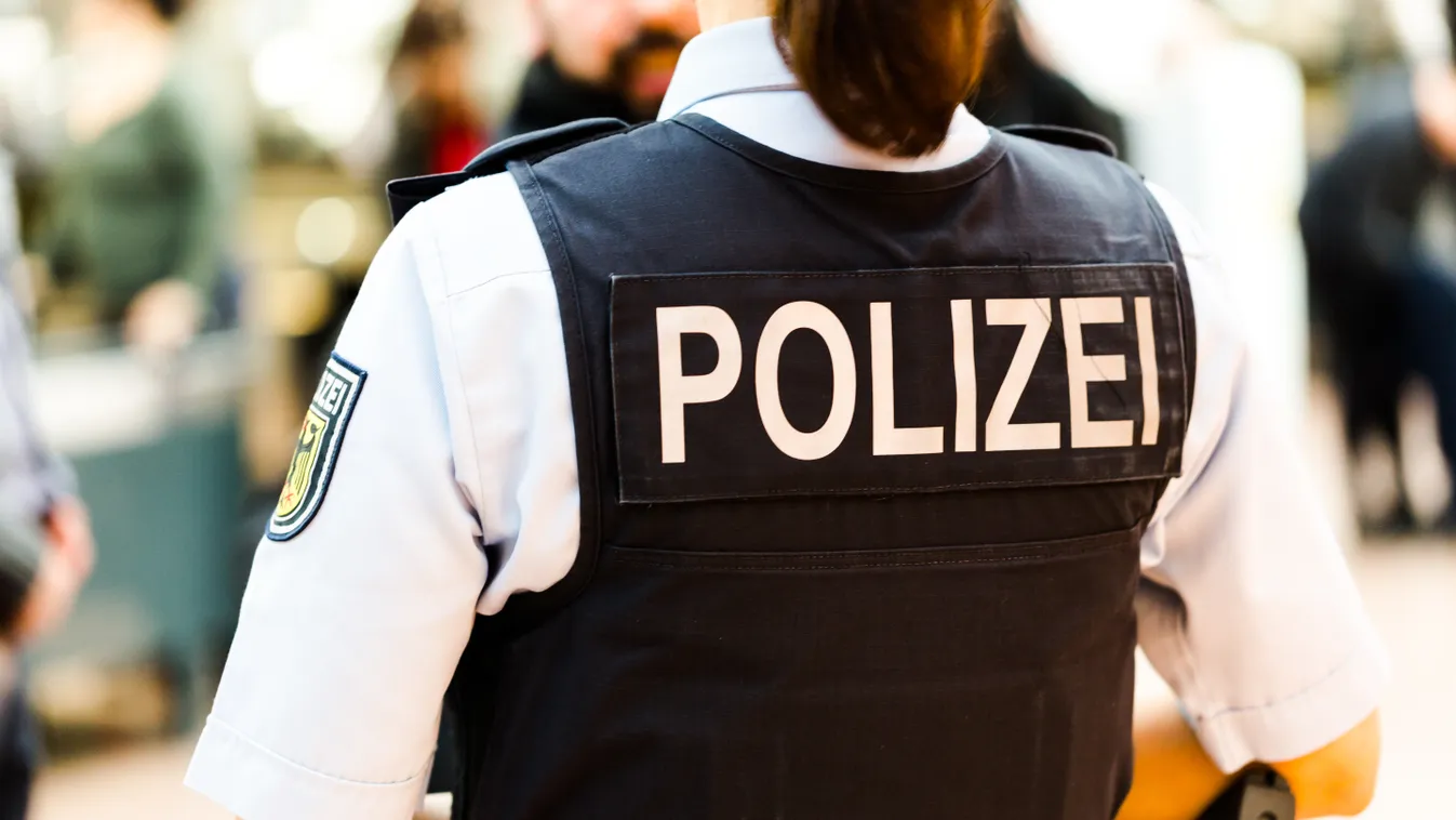 Leszúrtak egy nő a lakása küszöbén