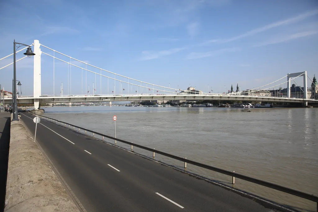  Budai rakpart egészen a Római partig