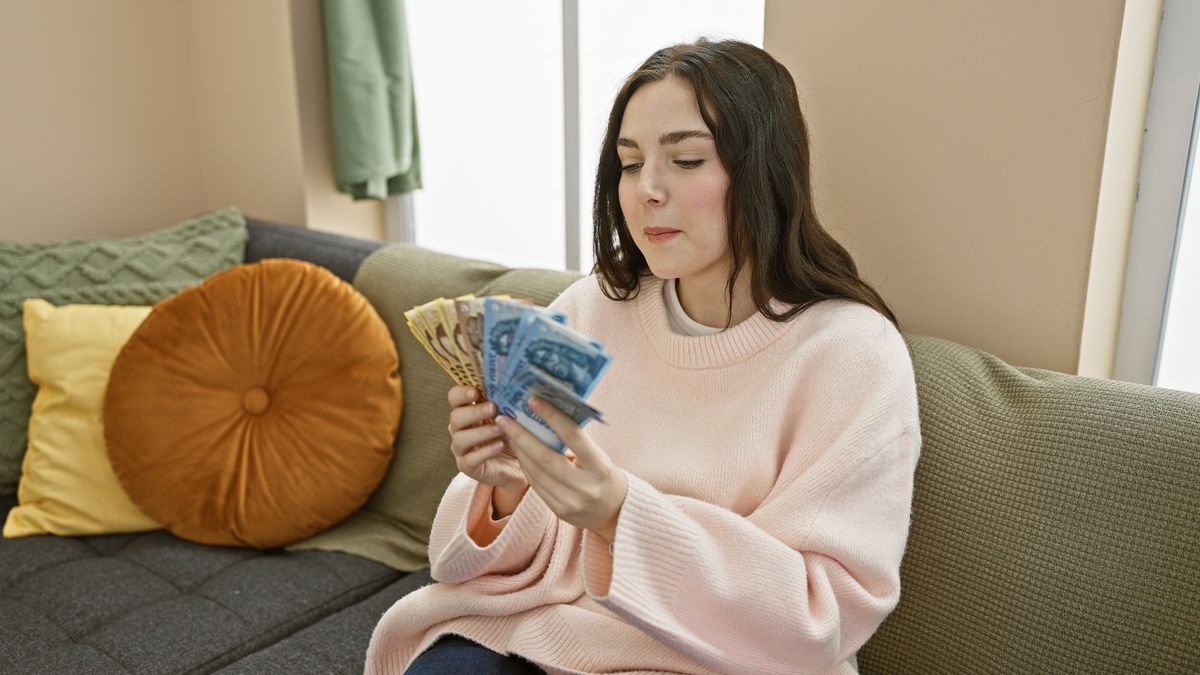 Young,Adult,Woman,Examines,Hungarian,Forint,Banknotes,In,A,Cozy