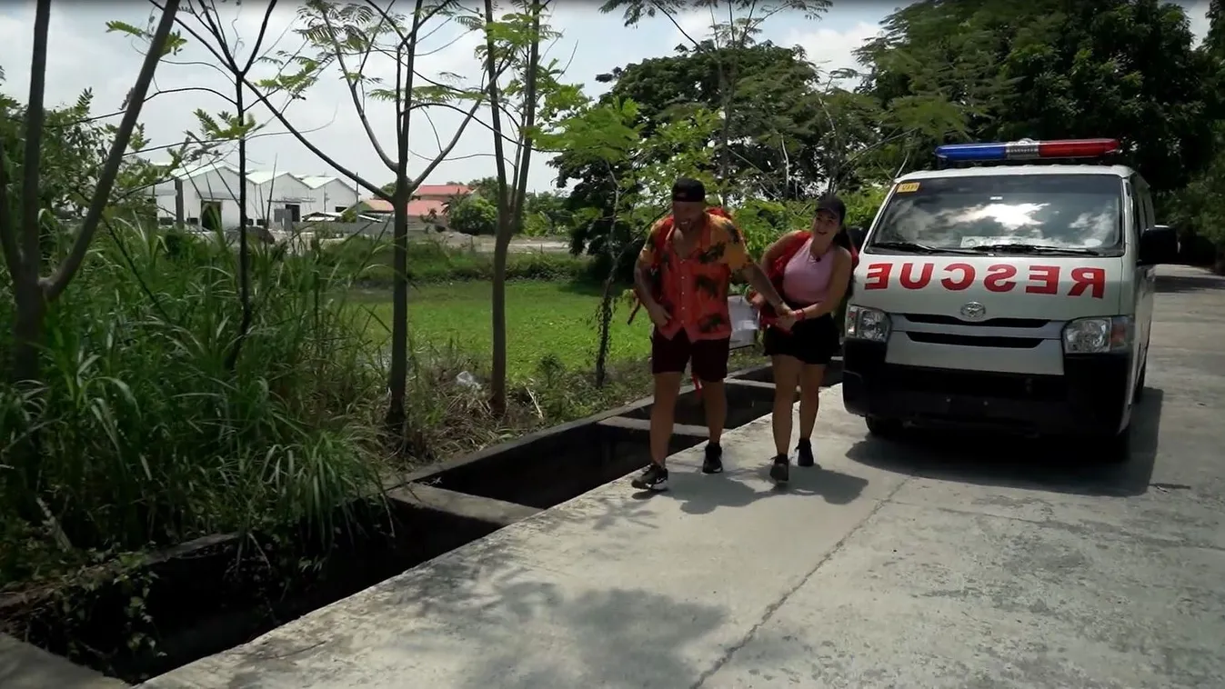 Ázsia Expressz: mentő vitte el Jollyt és Barbit