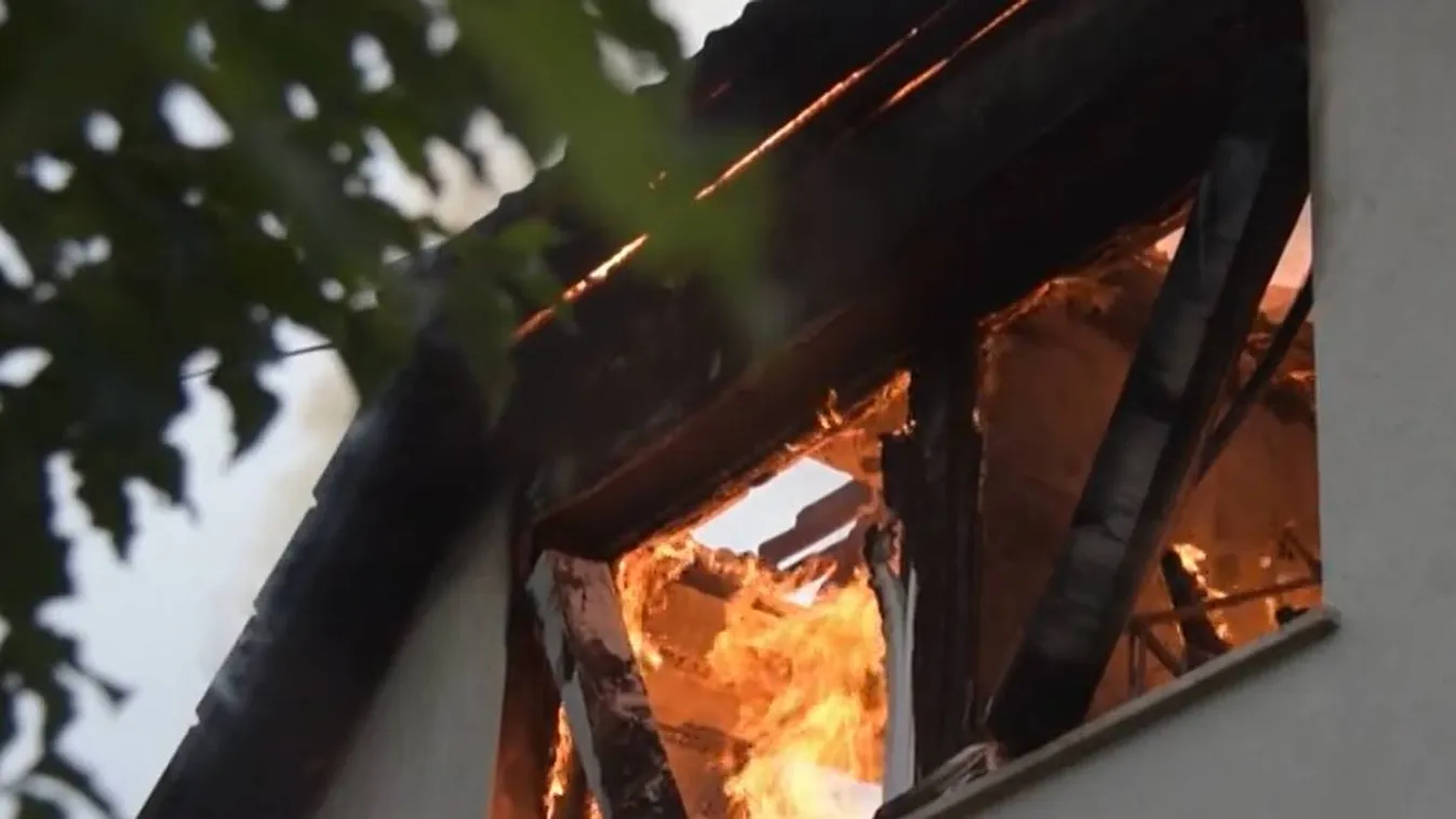 Kilométerekről lehetett látni a lángokat Dunakeszin