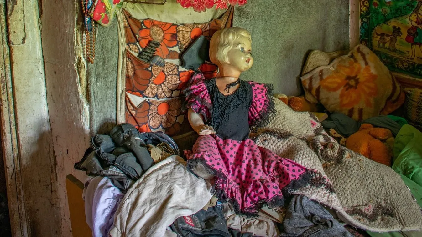 Fazekak és rémbaba: elmenekültek a kísértetházból