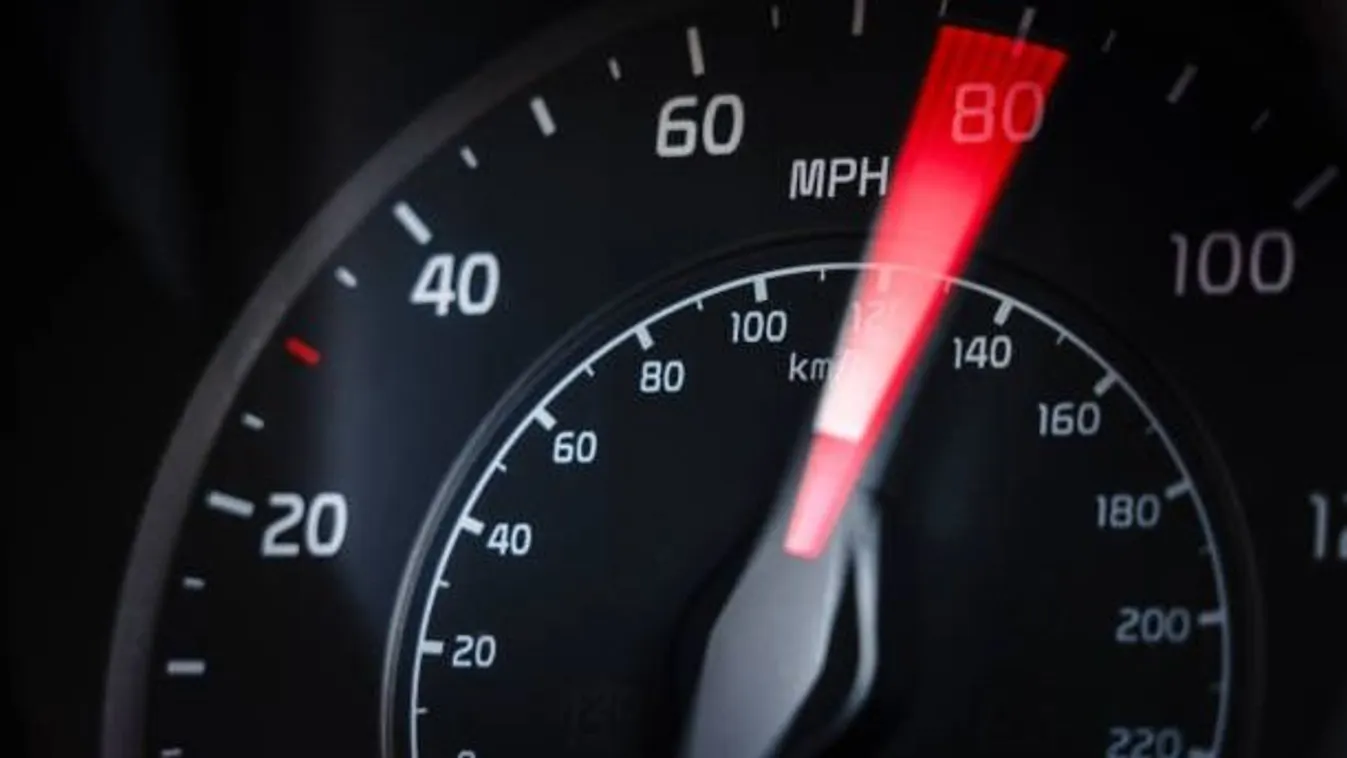 Még mindig mindennaposak a versenyek az Árpád hídon