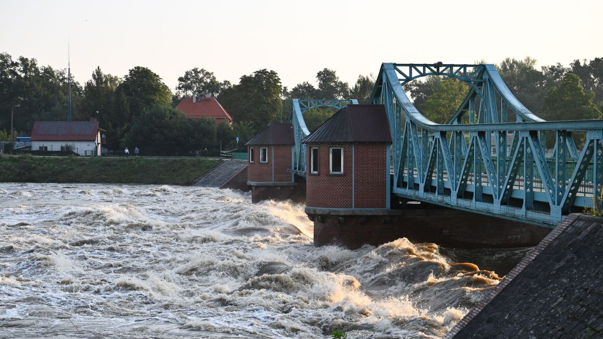 Árvíz: átszakadt a gát Lengyelországban