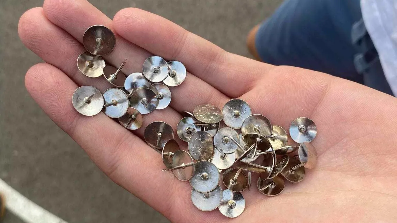 Rajzszögeket szórtak szét egy szegedi játszótéren