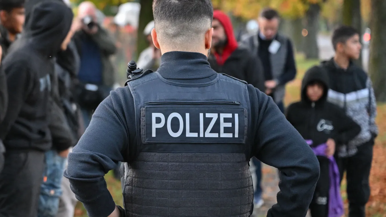 Az embercsempészek már léptek a német kormány döntésére