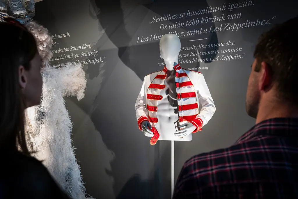 Íme a dzseki, amit Freddie Mercury az 1986-os budapesti koncertjén viselt