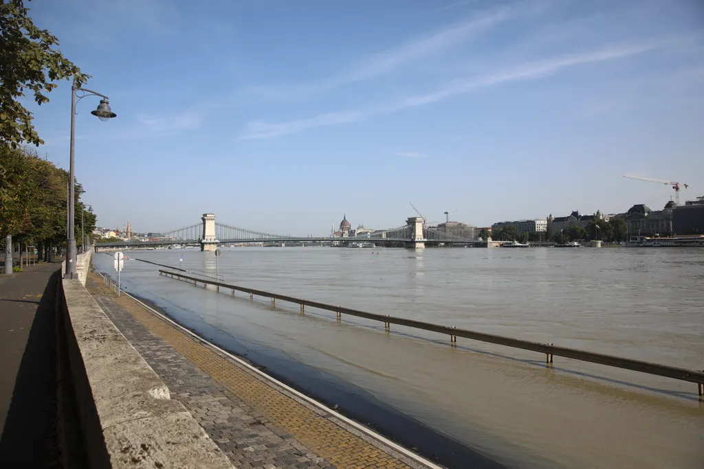  Budai rakpart egészen a Római partig