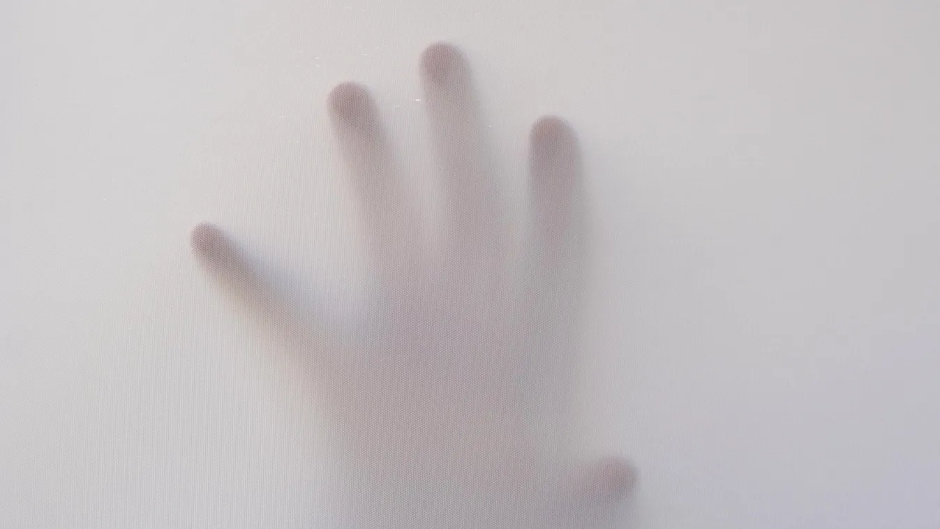 Üzenet a síron túlról? Unokája előtt jelent meg a nagymama