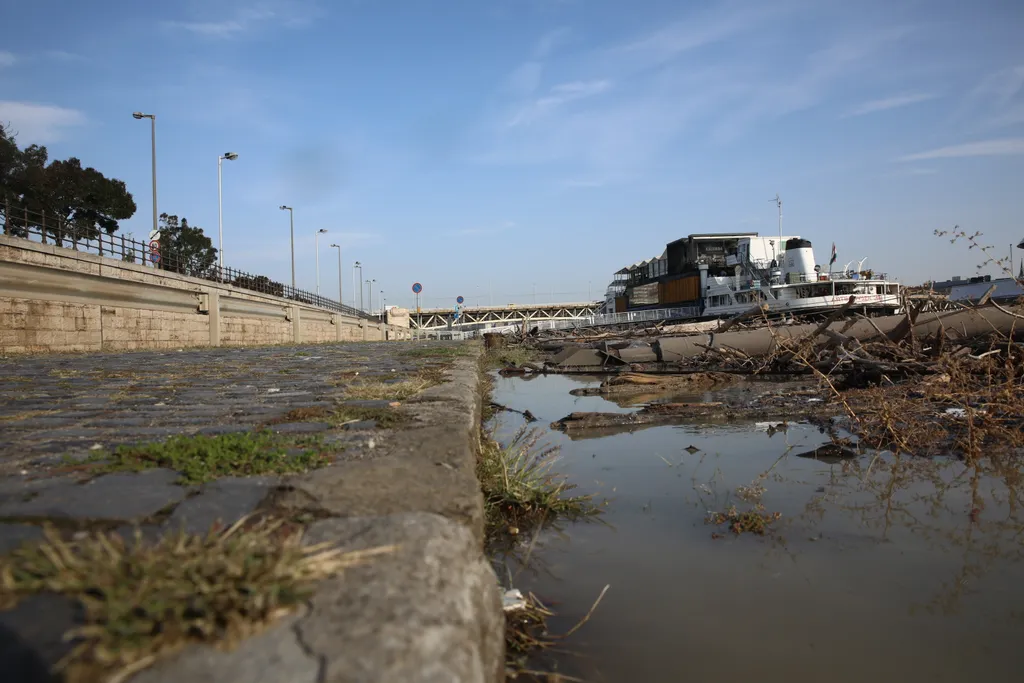  Budai rakpart egészen a Római partig