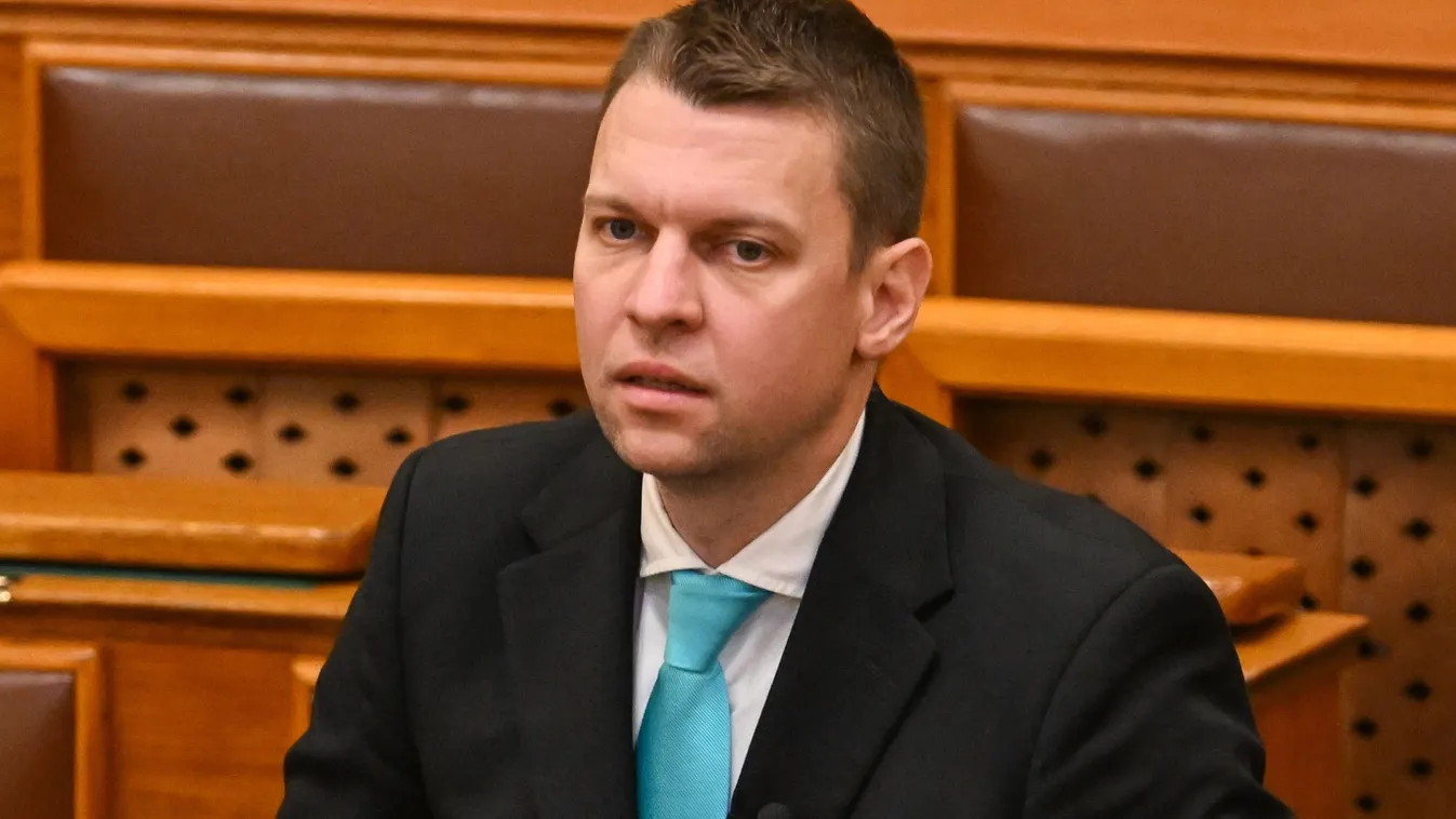 Menczer Tamás szembesítette Magyar Pétert tetteivel