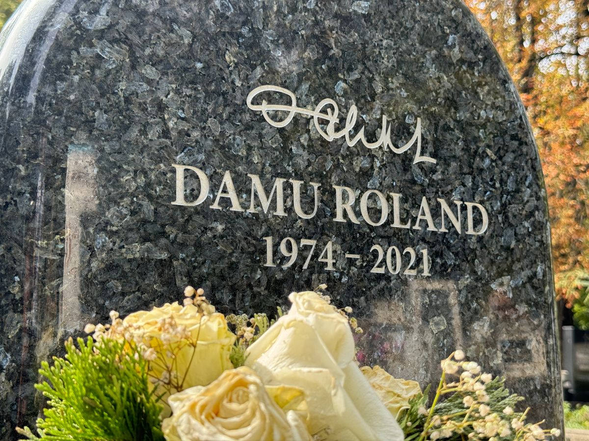 Damu Roland sírja